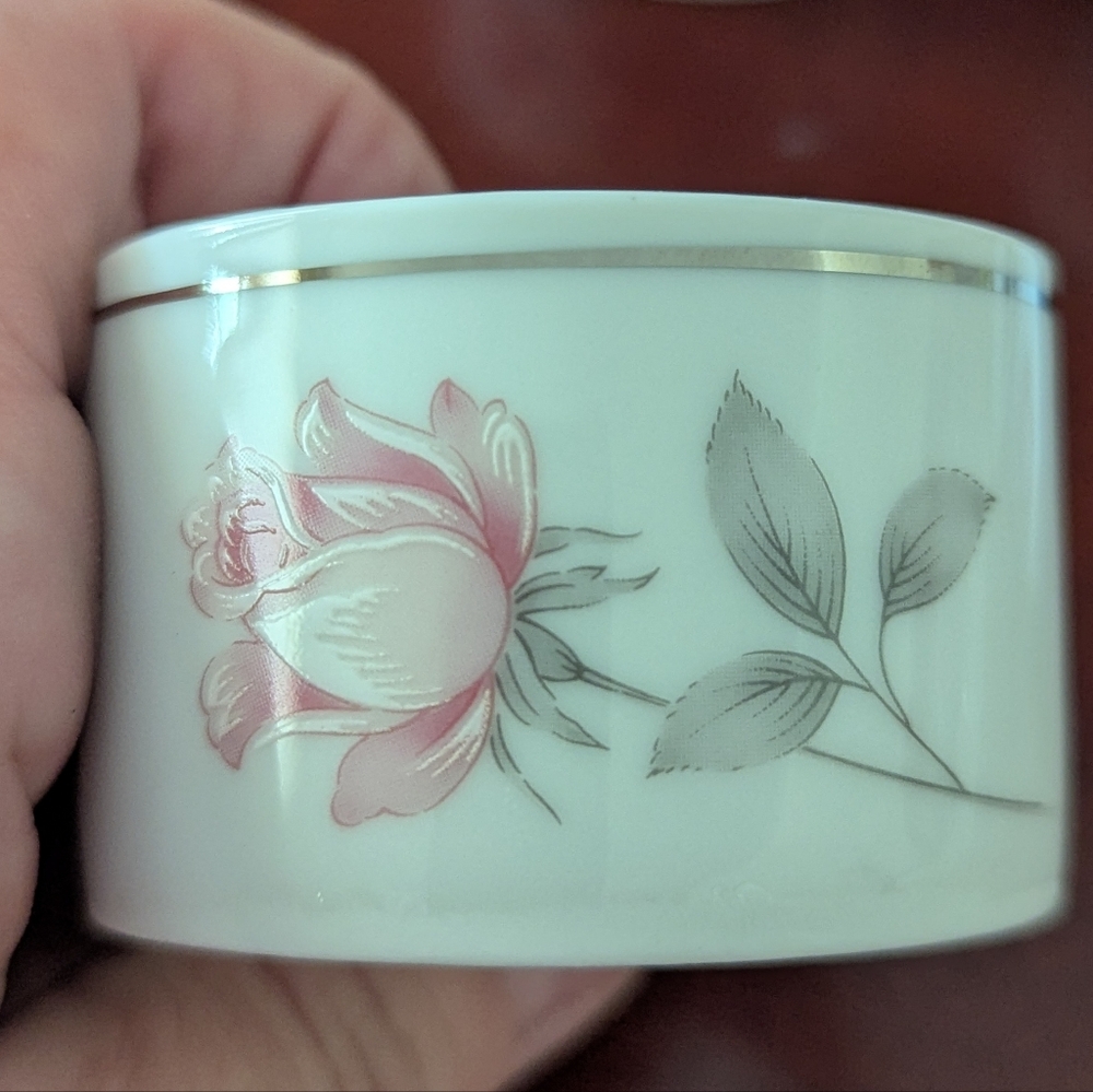 4 China Napkin Rings Rose Pattern Silver Trim - Picture 2 of 5